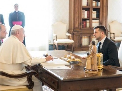 Зеленський подякував Папі Римському за молитву про мир на Донбасі