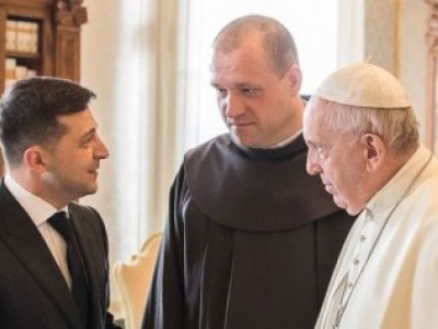 Президент обговорив з Його Святістю Папою Франциском мир на Донбасі та візит до України