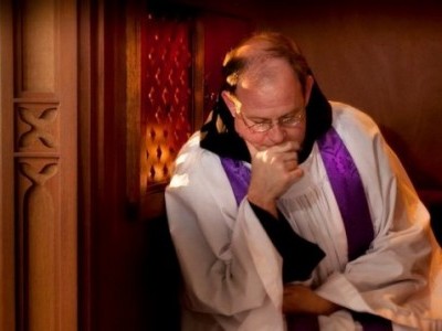 Священиків в Австралії зобов’язали порушити канонічне право