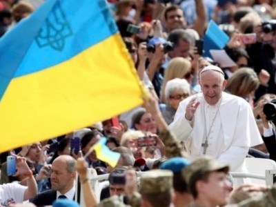 Папа Римський пожертвував особисті кошти на закупівлю карети швидкої допомоги для Львова