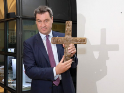 Уряд Баварії постановив повісити хрести на вході до усіх урядових споруд